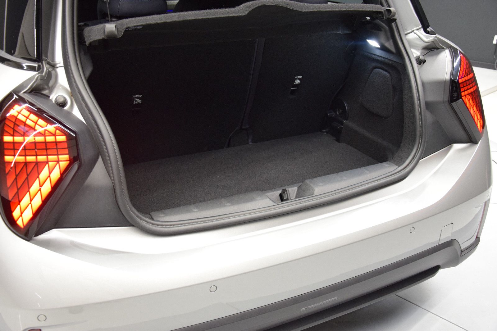 Fahrzeugabbildung MINI CooperCOOPER Mini 3-trg. Favoured Trim HUD Leder