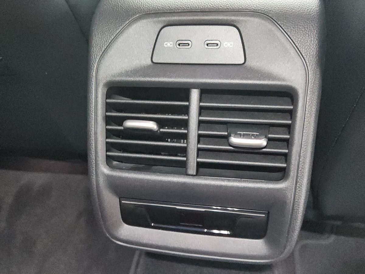 Fahrzeugabbildung Volkswagen Passat Variant Elegance 1.5 TSI 150 kW eHybrid