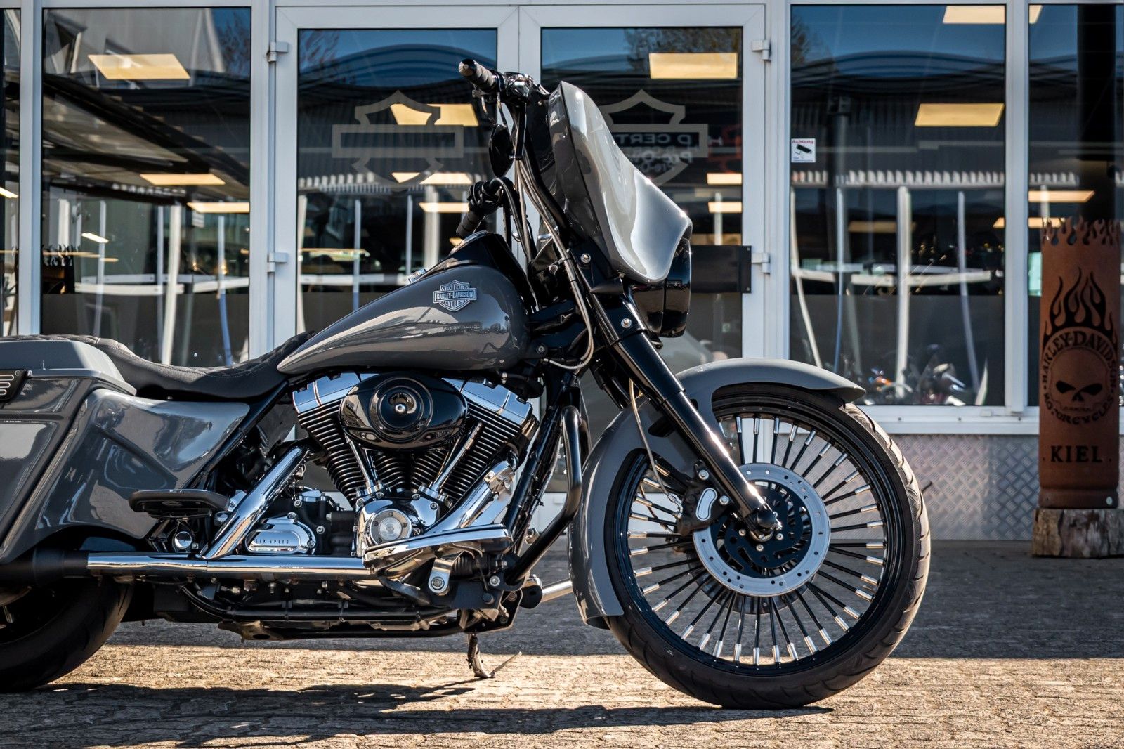Fahrzeugabbildung Harley-Davidson FLHR ROAD KING  - Fairing - Jekill - 23"Umbau