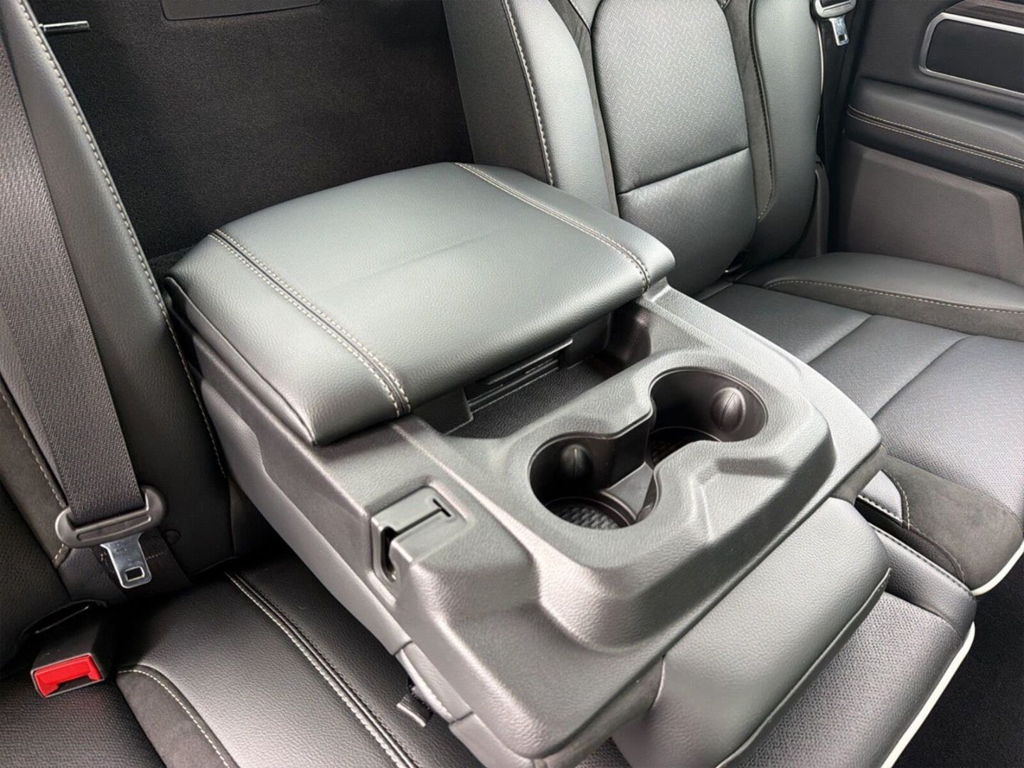 Fahrzeugabbildung Dodge RAM Laramie Night MY26-5,7-V8 -Vollausstattung-