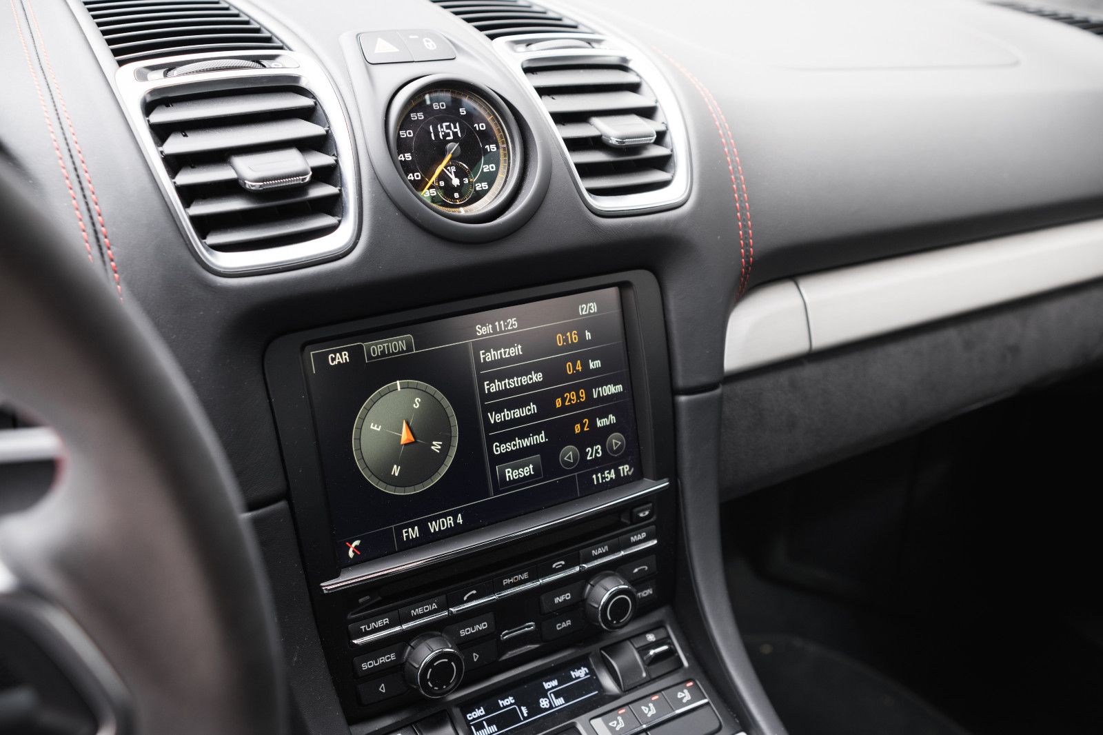 Fahrzeugabbildung Porsche Cayman GT4-Sport-Chrono-Approved-PCM