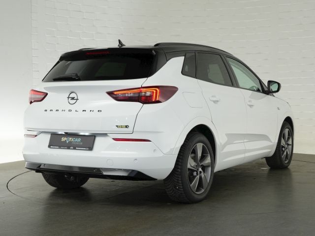 Grandland GSe PHEV 4X4 AT+AHK+NAVI+360 GRAD KAME