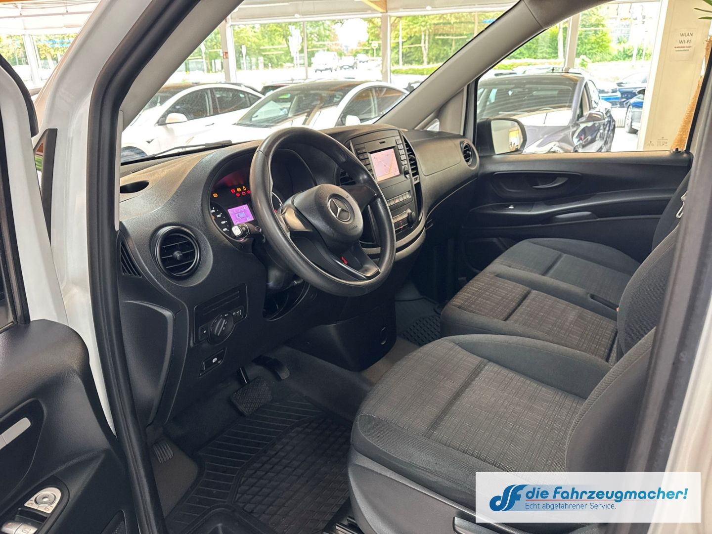 Fahrzeugabbildung Mercedes-Benz Vito Kasten e111 lang SHZ Rückfahrkam. Temp Tel.