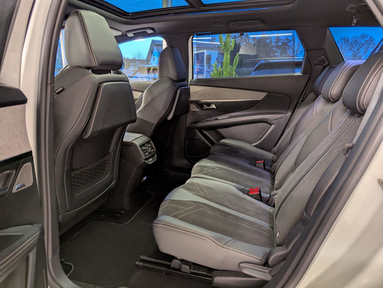 PEUGEOT 5008 GT Allure Pack Kamera LED Pano 7-Sitze AHK - Image 12