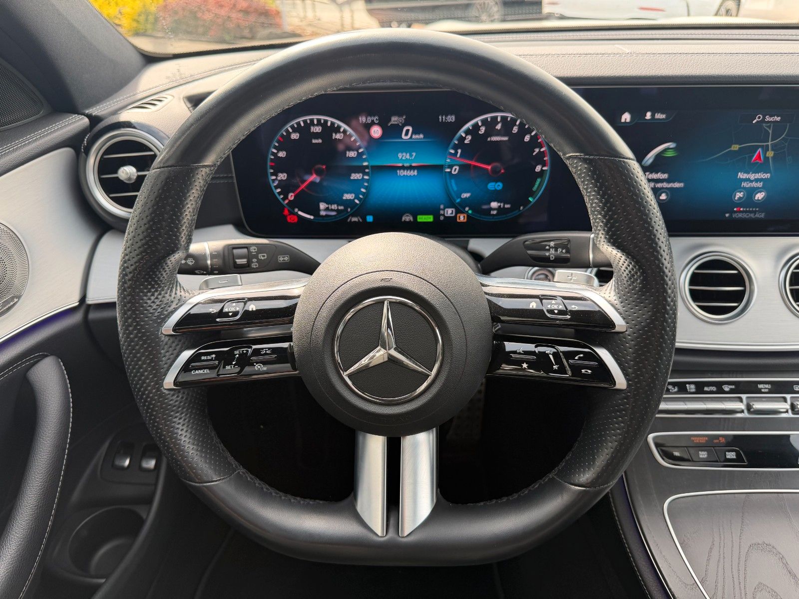Fahrzeugabbildung Mercedes-Benz E 300e T AMG+Pano+Burm+Distr+HUD+360