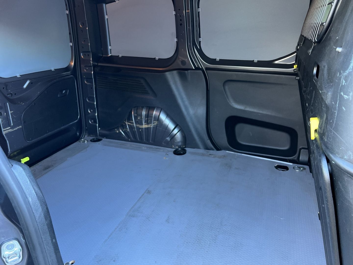 Fahrzeugabbildung Citroën Berlingo KW L1 1.5 Club M BlueHDi 100 S&S Temp.