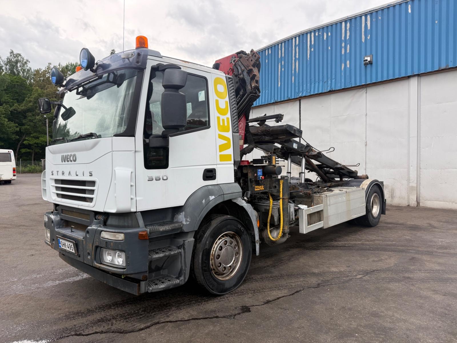 Iveco Stralis 190S36 4x2 HMF 1680 crane 4+2
