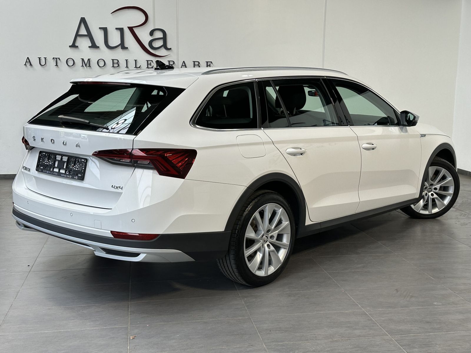 Fahrzeugabbildung SKODA Octavia Combi Scout 2.0 TDI DSG 4x4 NAV+LED+AHK