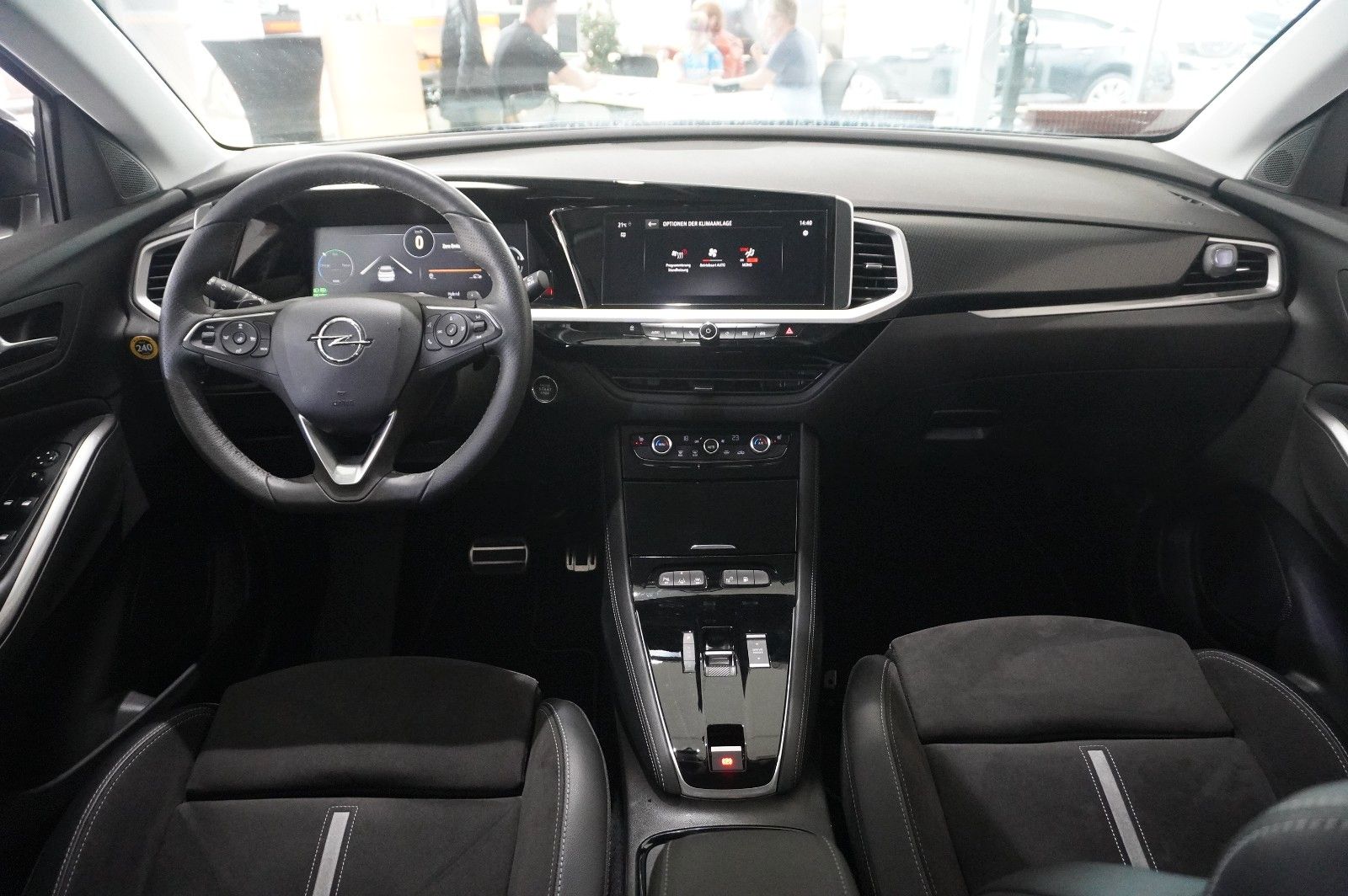 Fahrzeugabbildung Opel Grandland (X) 1.6T GSe HYBRID 4X4 NAVI/LED/SPORT