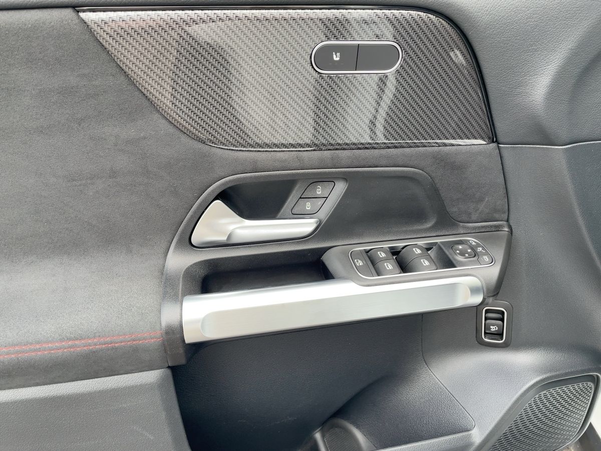 Fahrzeugabbildung Mercedes-Benz GLB 200 d 4M AMG/Night/360°/Pano