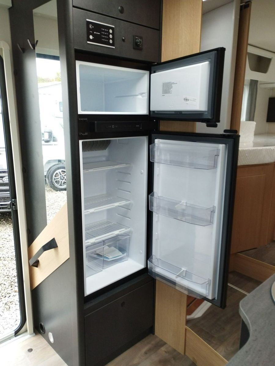 Fahrzeugabbildung Sunlight Adventure T 68C Automatik, Dörr Edition, TV
