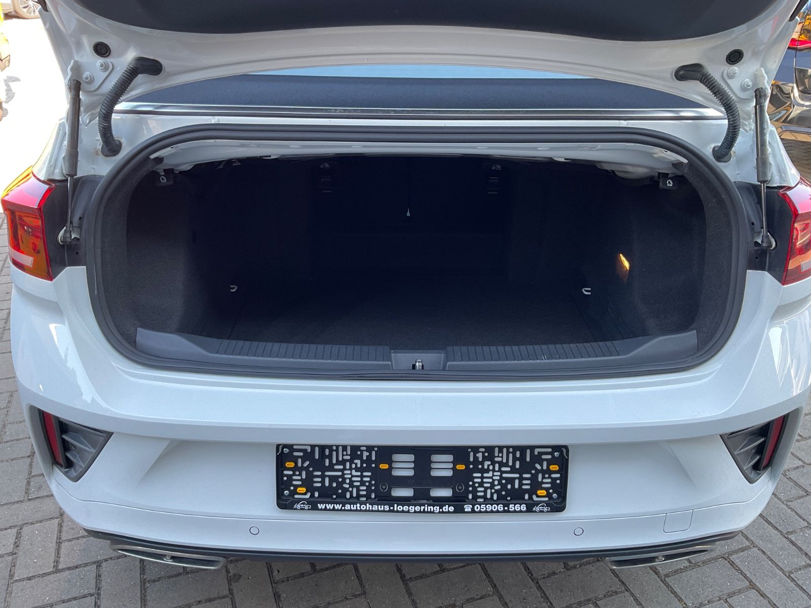 Fahrzeugabbildung Volkswagen T-Roc Cabriolet 1.5 TSI DSG R-Line,LED,ACC,Carpl