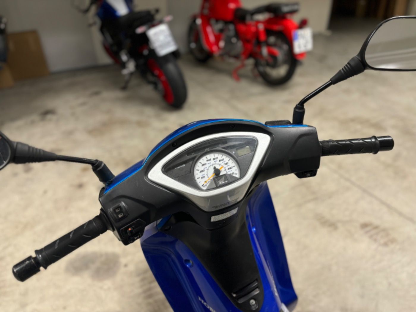 Fahrzeugabbildung Honda Innova 125 ANF 125, Reifen und KESA NEU,