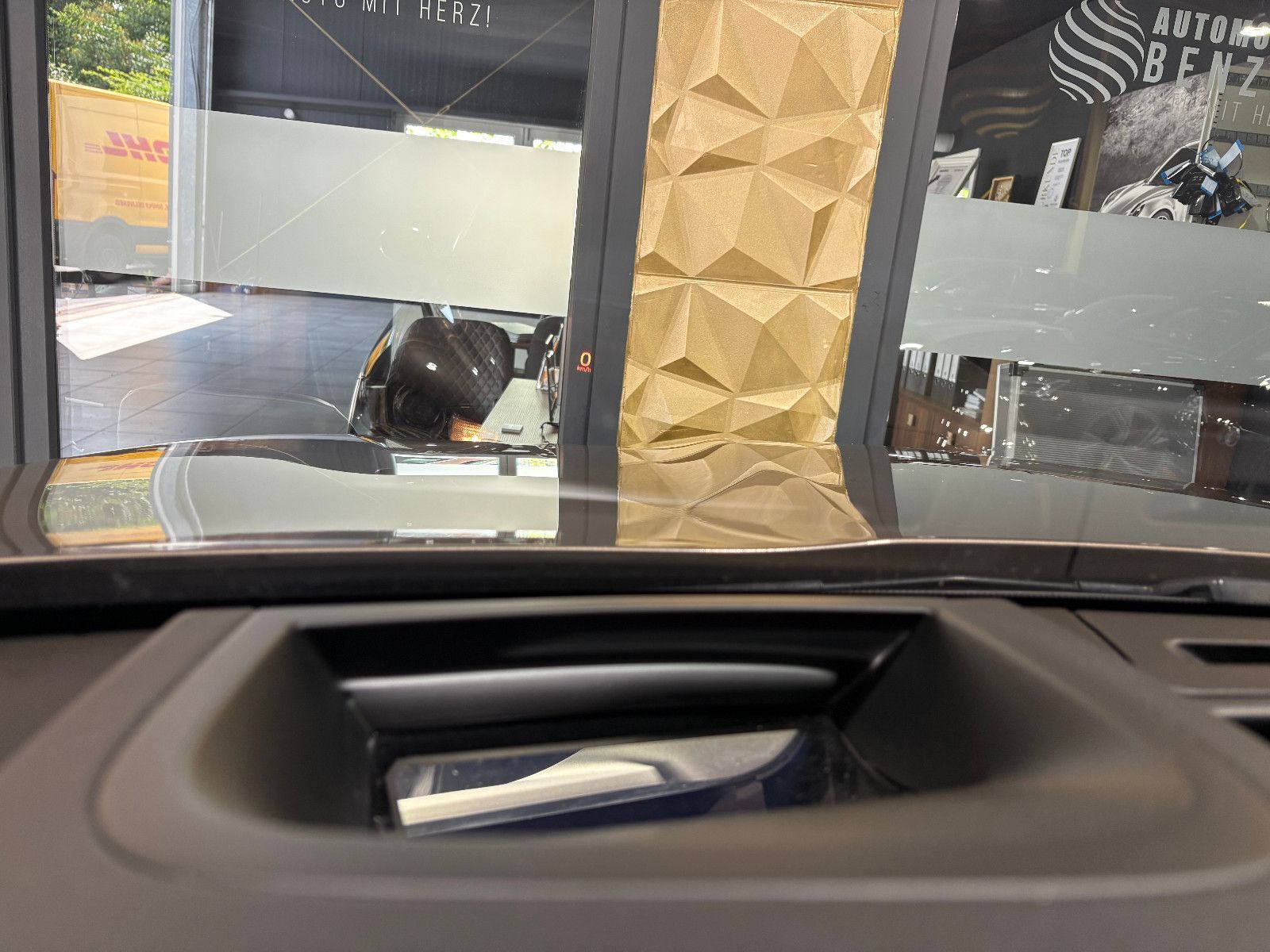Fahrzeugabbildung Jaguar F-PACE Pure AWD/HEAD-UP/NAVI/PDC/SOUNDSYSTEM