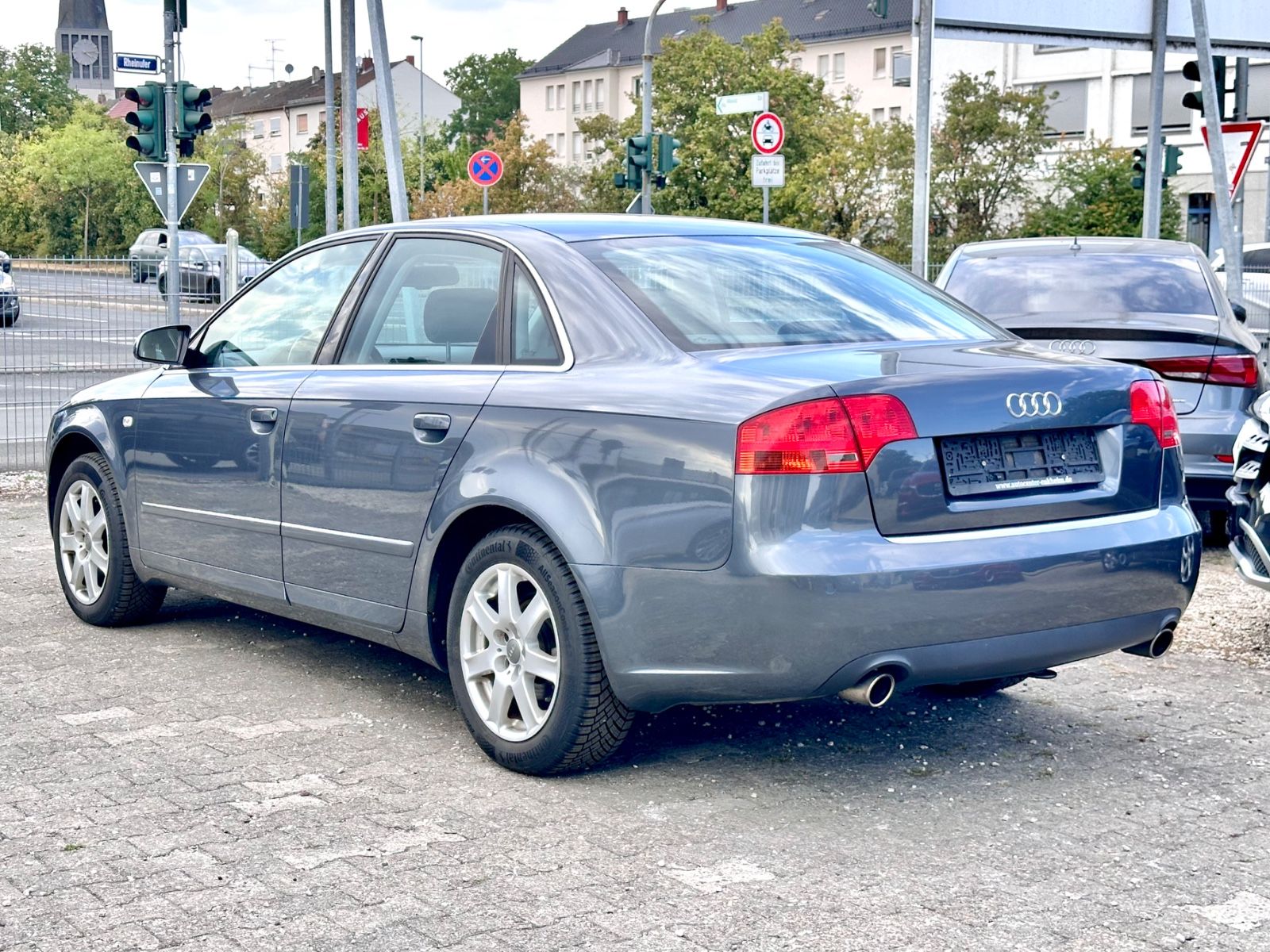 Fahrzeugabbildung Audi A4 163 PS Limousine *PDC+Automatik+Schiebedach*