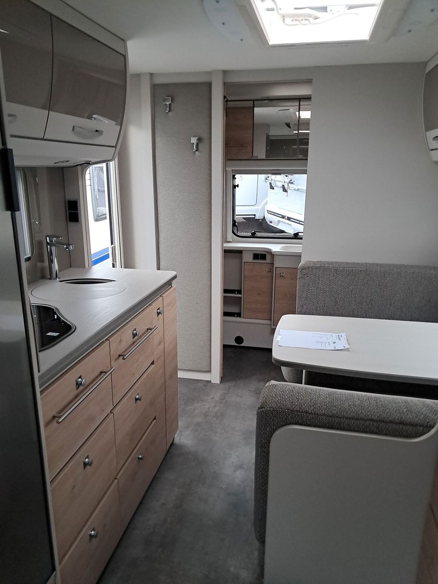 Fahrzeugabbildung Dethleffs Nomad 490 EST Mover, Dachklima, Truma Combi E