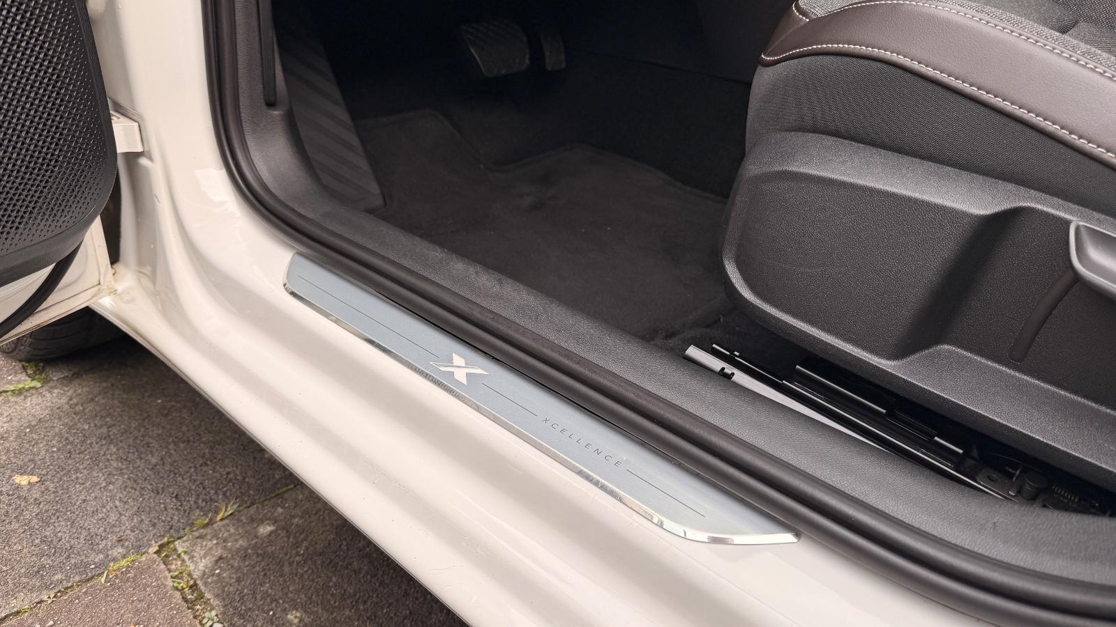 Seat Leon 1.4 e-HYBRID Xcellence DSG Sportstourer...