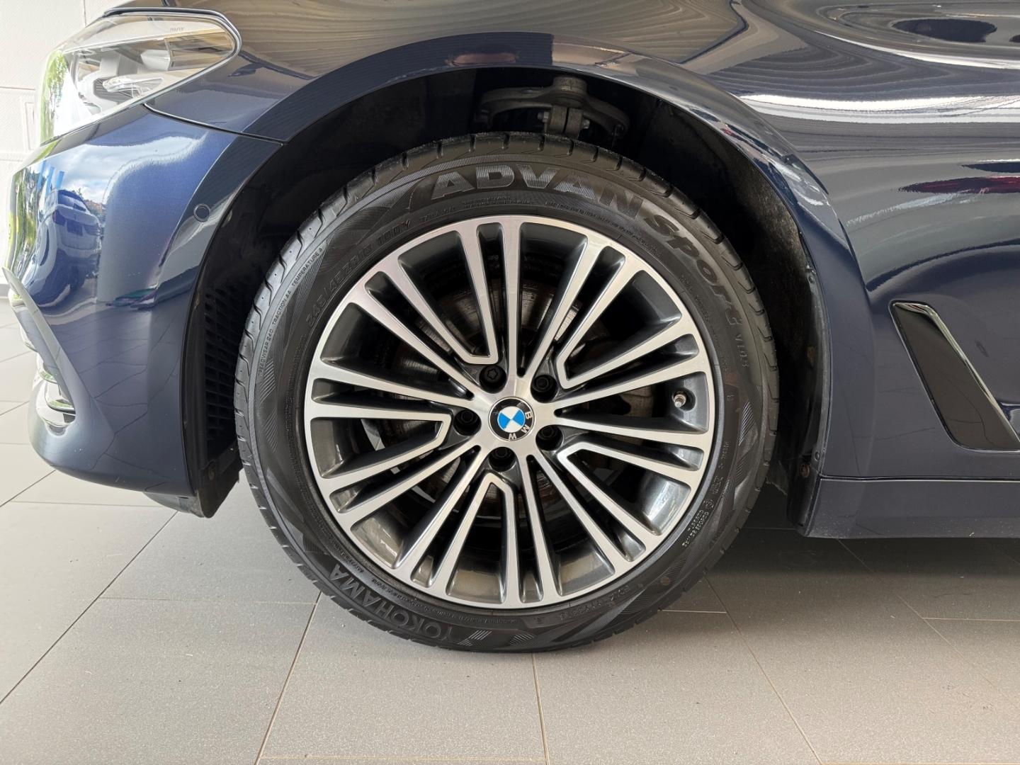 BMW 520 D XDRIVE Standh. AHK KAMERA Navi.-Prof.