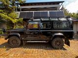 Land Rover Defender 110 TD4 Station Wagon LXV - Land Rover Defender: Schwarz