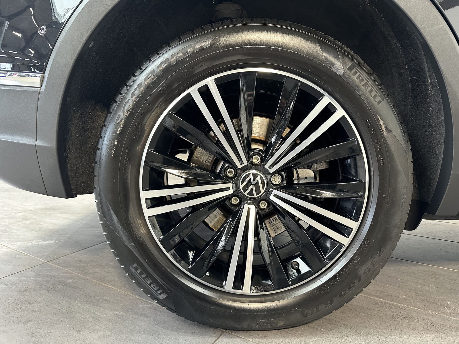 Fahrzeugabbildung Volkswagen Tiguan 1.4 eHybrid DSG Elegance NAV+MATRIX+PANO