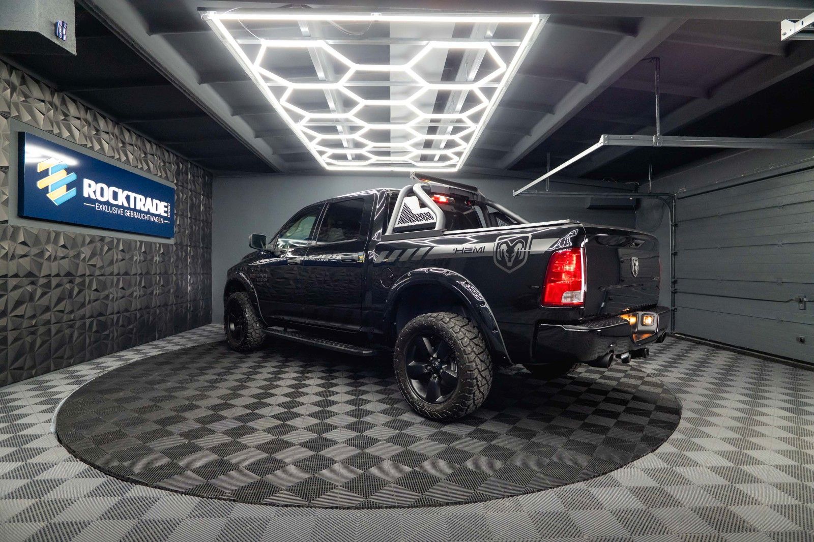 Fahrzeugabbildung Dodge RAM 5.7 V8 HEMI 4x4 OFFROAD Night-Paket *LED*AHK