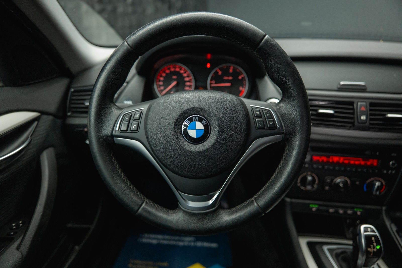 Fahrzeugabbildung BMW X1 xDrive20d Sport Line Autom. Bi-Xenon*Perlmutt