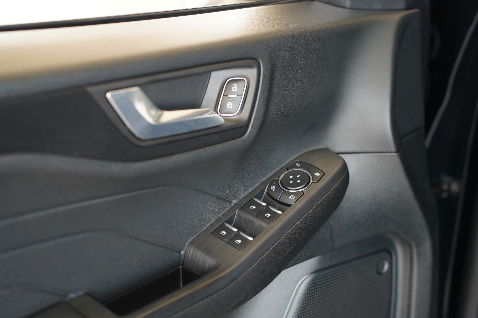 Fahrzeugabbildung Ford Kuga PHEV ST-Line*AHK schwenkb.*Winter-P.*19Zoll