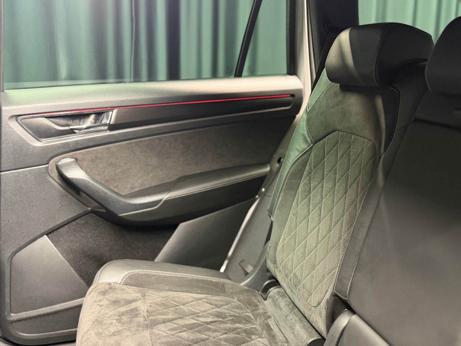 Fahrzeugabbildung SKODA Kodiaq Sportline 4x4 |7-SITZER|AHK|CANTON|NARDO