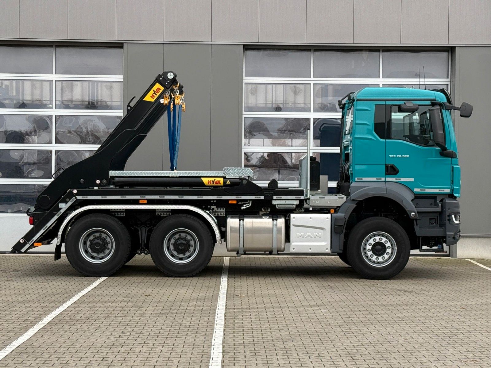 Fahrzeugabbildung MAN TGS 26.520 Absetzkipper HYVA 18 TAZ / Funk / 6x4