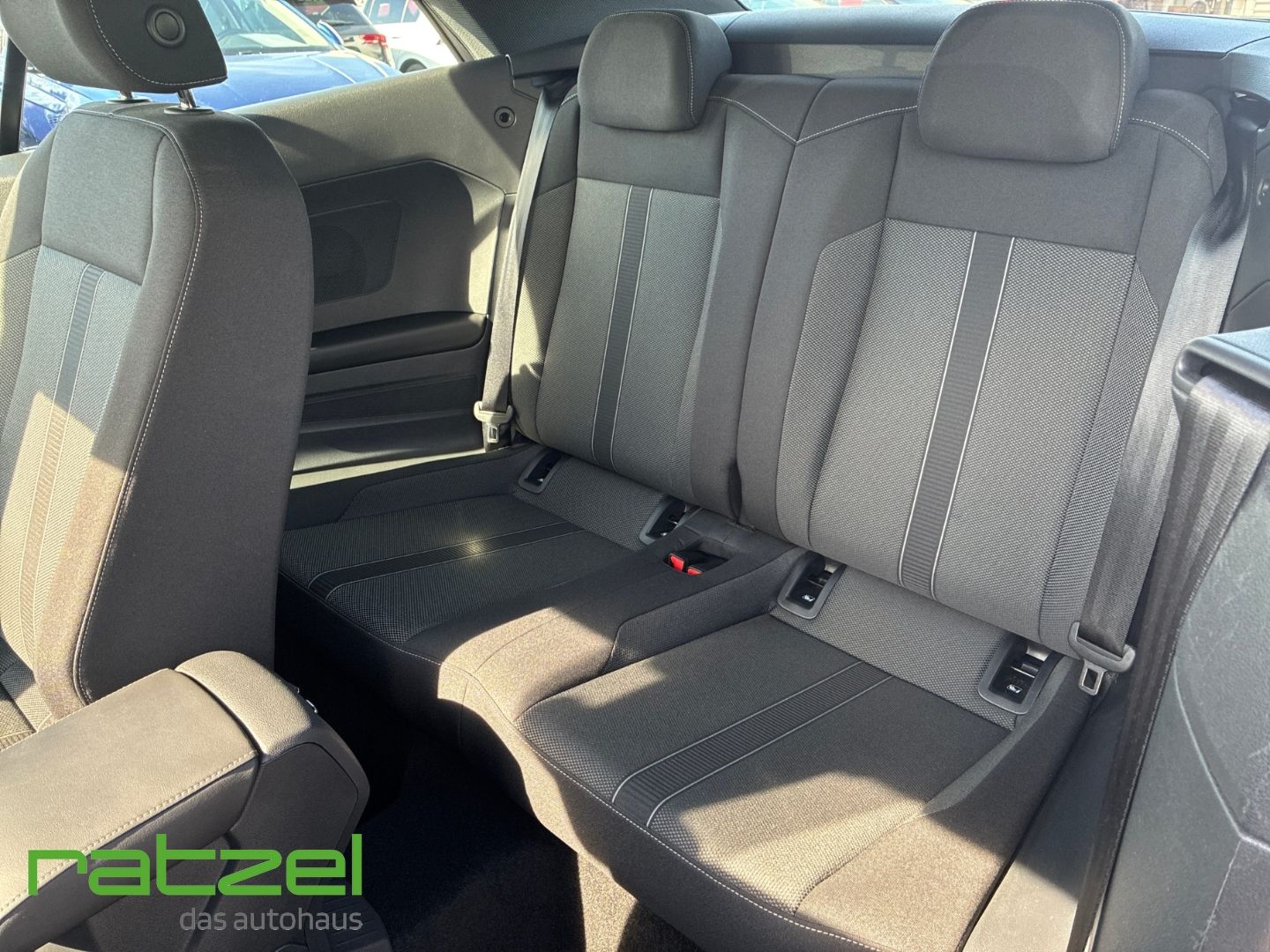 Fahrzeugabbildung Volkswagen T-Roc Cabriolet STYLE 1.5 TSI StandHZG Navi Digi