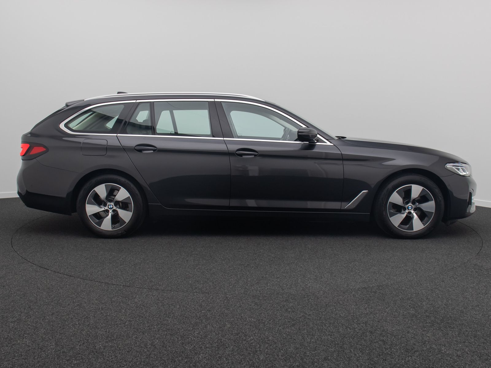 Fahrzeugabbildung BMW 520d xD  Kamera Laser HUD DAB AHK Komfort Alarm