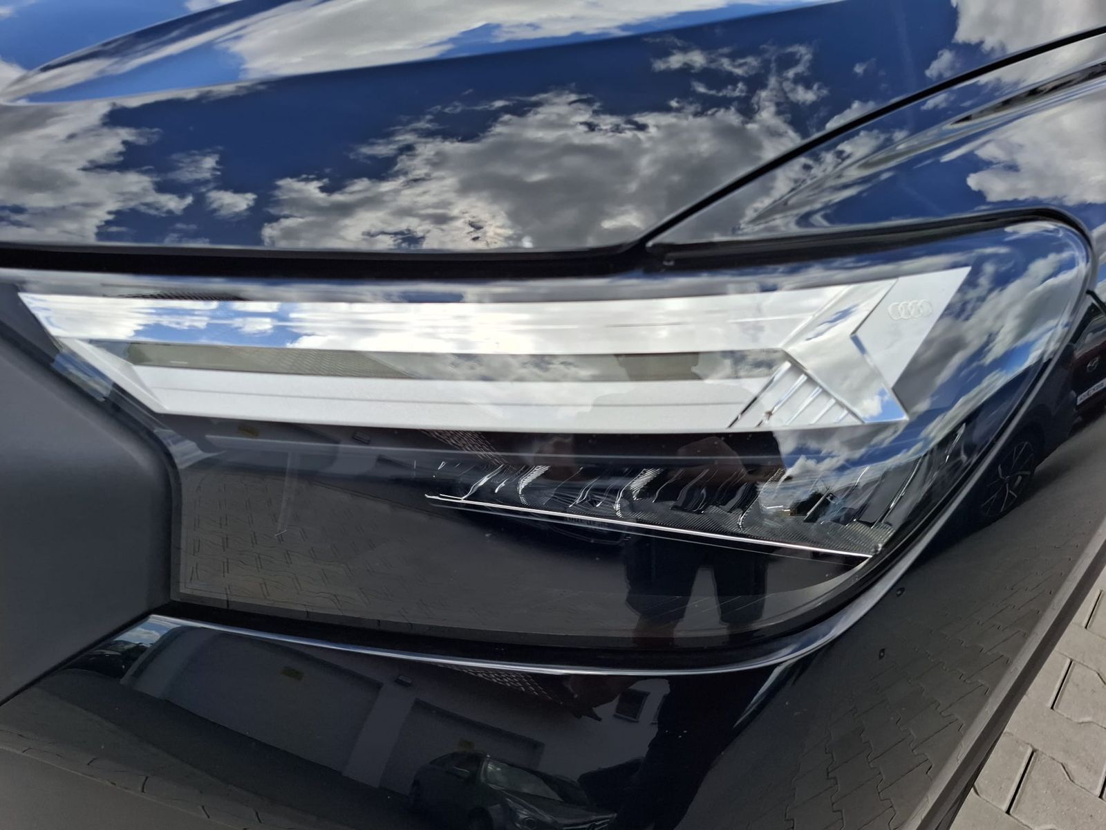 Fahrzeugabbildung Audi Q4 e-tron 40 AHK*LED*19"ALU*SHZ*SPORTSITZE*94,4%