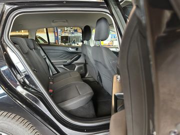 MYAUTOCENTER – Gebraucht- und Jahreswagen mit Werkstattservice in Pfaffenhofen Ford Focus *KEYLESS*ACC*NAV*1-HAND*2-ZONEN*