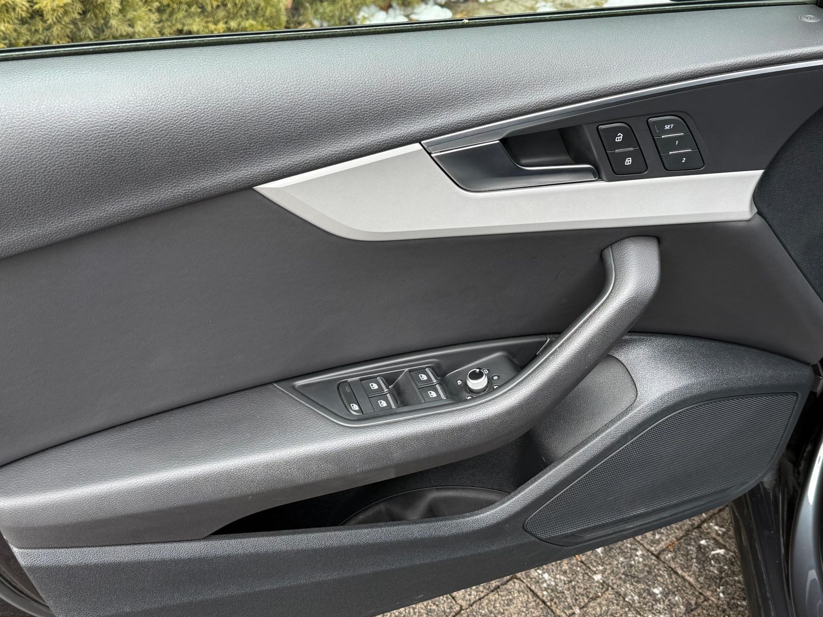 Fahrzeugabbildung Audi A4 Avant 40TDI S-tr LED+NAV+SHZ+AHK+KAM+MEMO+MMI