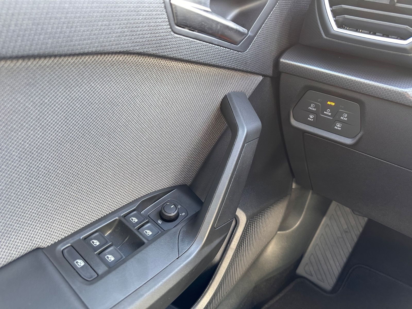 Fahrzeugabbildung SEAT Leon ST 2.0 TDI Style DSG AHK/ACC/APP/SHZ/RFK