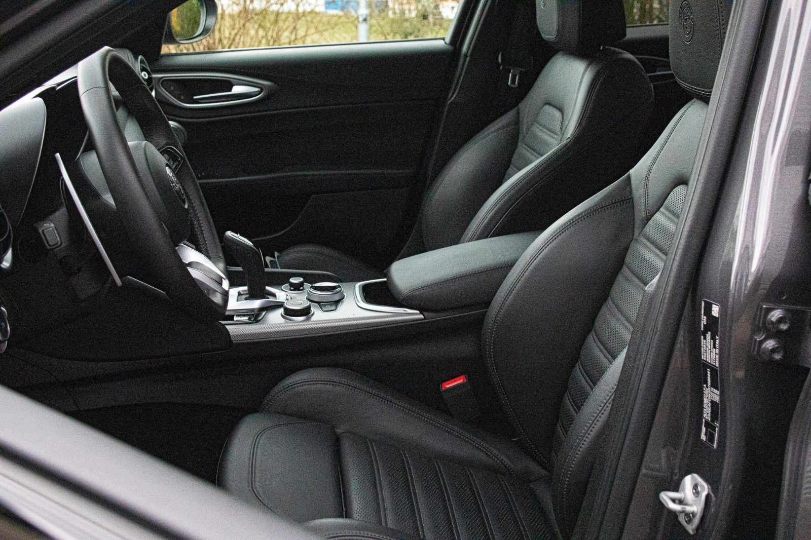 Fahrzeugabbildung Alfa Romeo Giulia MY23 Veloce 2.2 Diesel Q4 Prem+Assis.-Pak