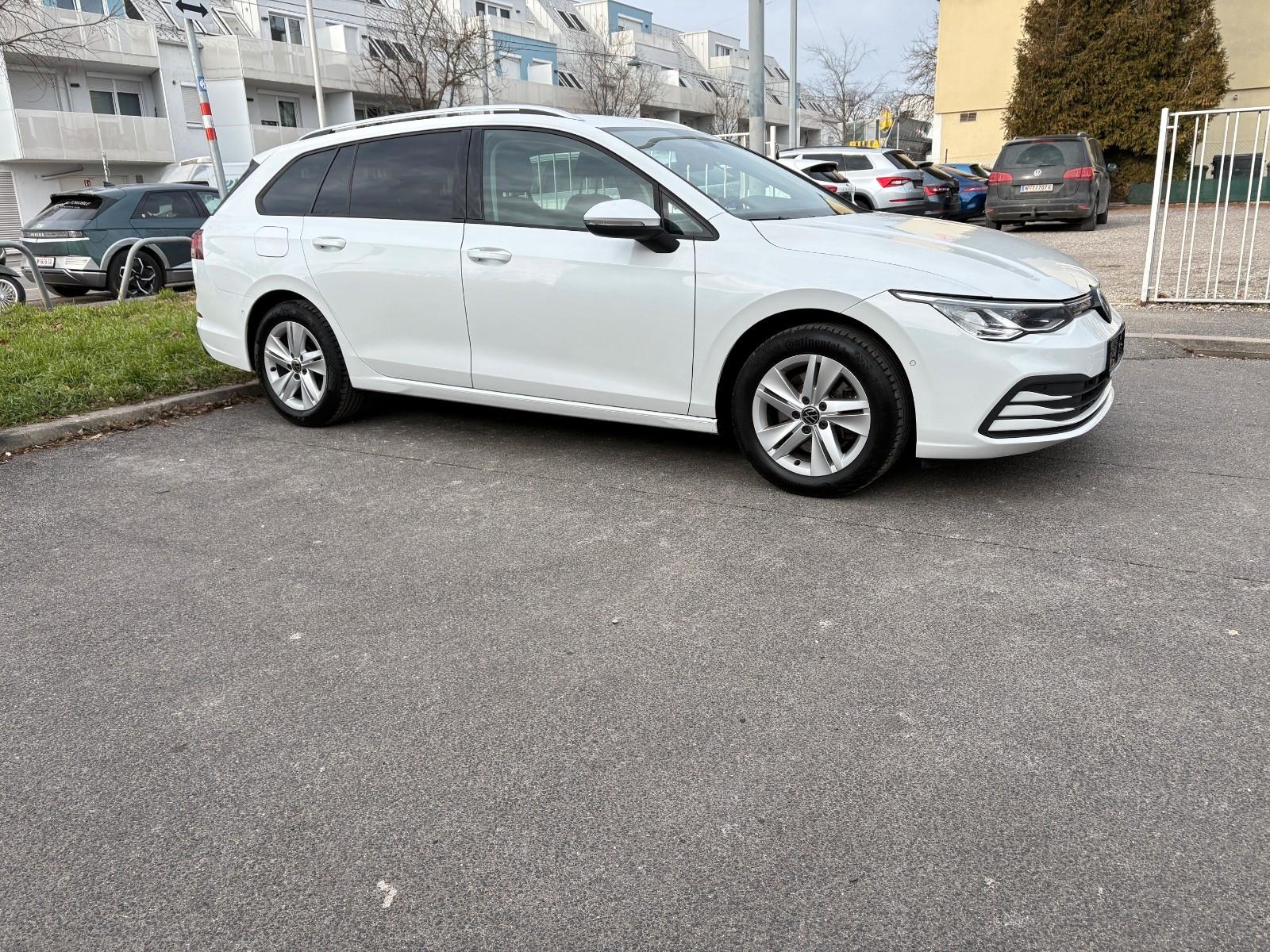 Volkswagen Golf VIII Variant 2.0 TDI DSG*NAVI*KAMERA*ACC