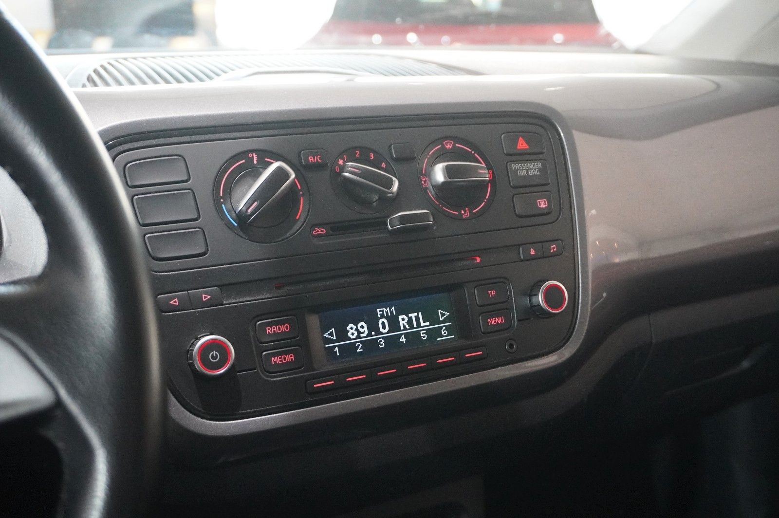 Fahrzeugabbildung SEAT Mii 1.0 SPORT 5-TÜR KLIMA/ALU/CD/AUX/NEBEL/TÜV