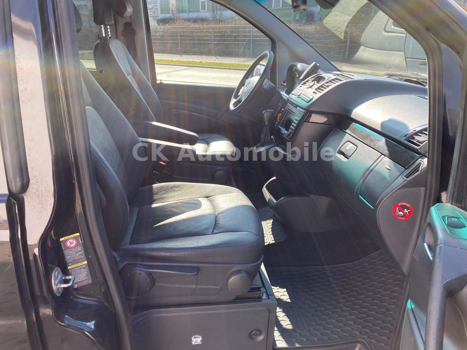 Fahrzeugabbildung Mercedes-Benz Viano 3.0 CDI lang Activity/6 Sitze/Leder/AHK