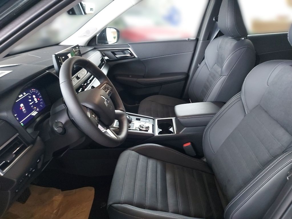 Fahrzeugabbildung Mitsubishi Outlander PHEV Intro Edition 8-fach bereift