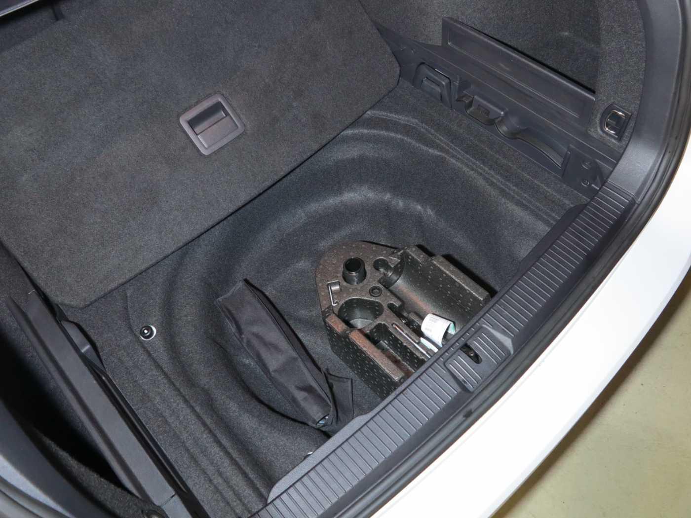 Volkswagen Passat Variant 2.0 TDI SCR DSG7 Elegance Navi