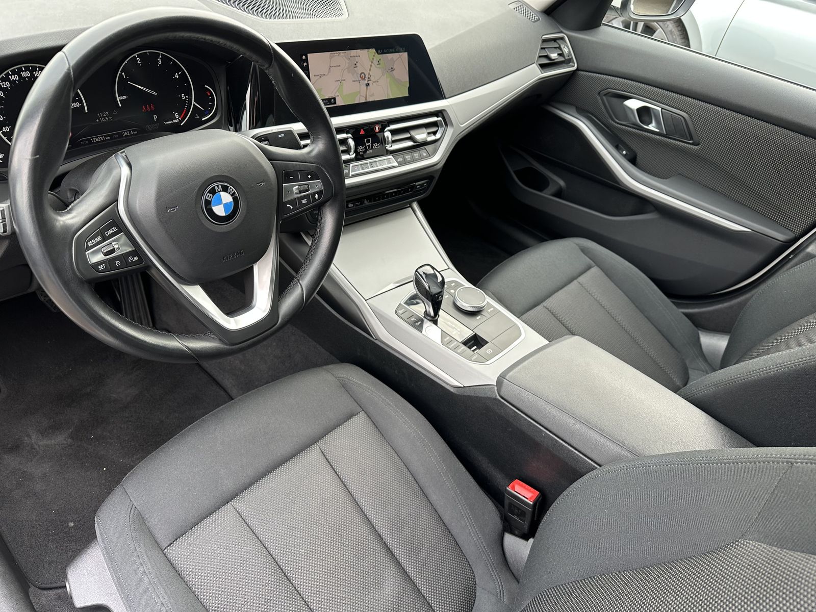 Fahrzeugabbildung BMW 318d Advantage Aut. NAV+LED+SHZ+PDC+TEMPOMAT+2Hd