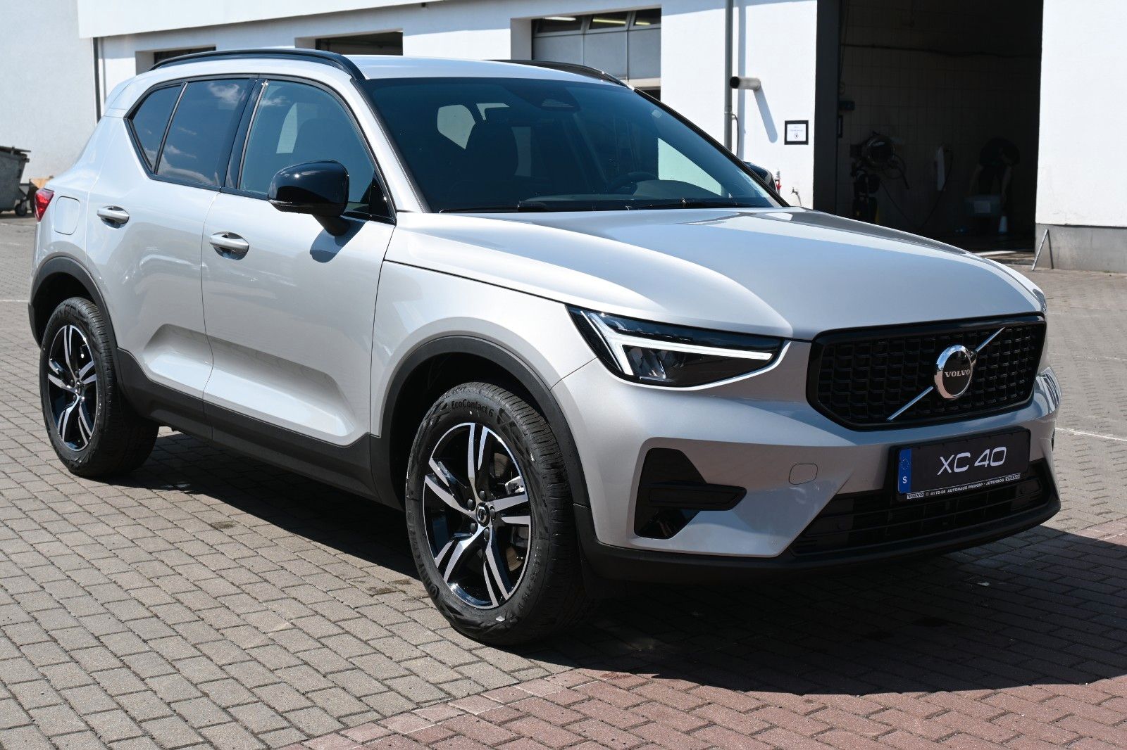 Fahrzeugabbildung Volvo XC40 B4 DKG Plus Dark*FSHZG*H&K*ACC*AHK