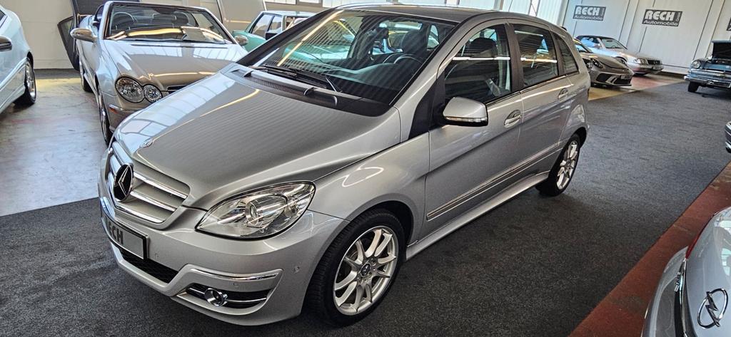 Mercedes-Benz B 180
