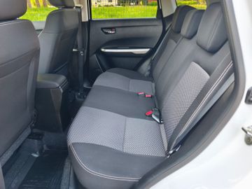 Suzuki Vitara 1.6 Comfort 4x4*AHK*Kamera*Alu*Navi*