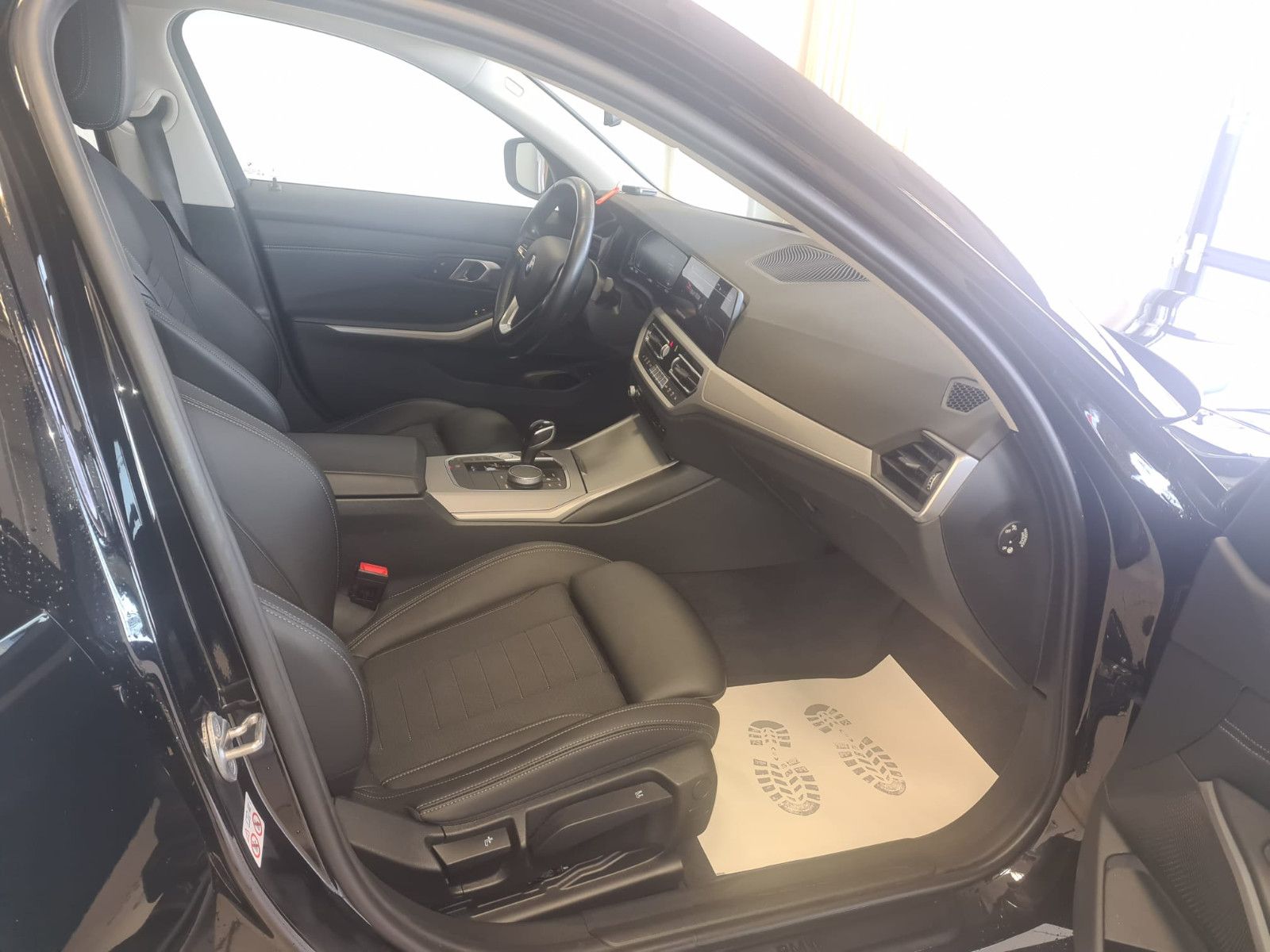 Fahrzeugabbildung BMW 320 Touring 320 d xDrive / LED / NAVI / DIGITAL