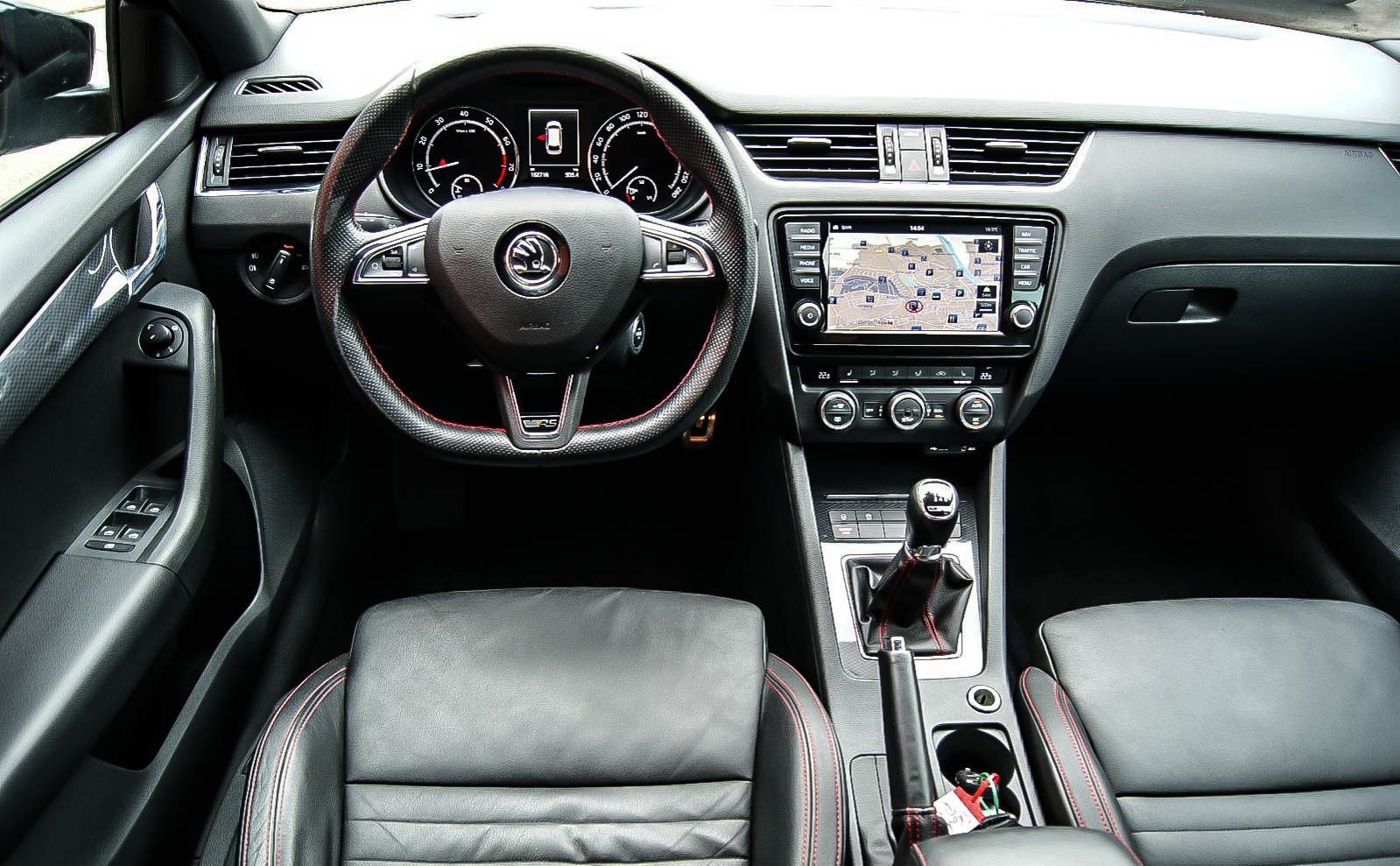 Fahrzeugabbildung SKODA Octavia Combi RS 20TSI CHALLENGE XL LEDER XENON