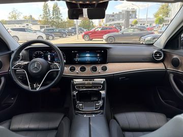 Mercedes E 200 - 4