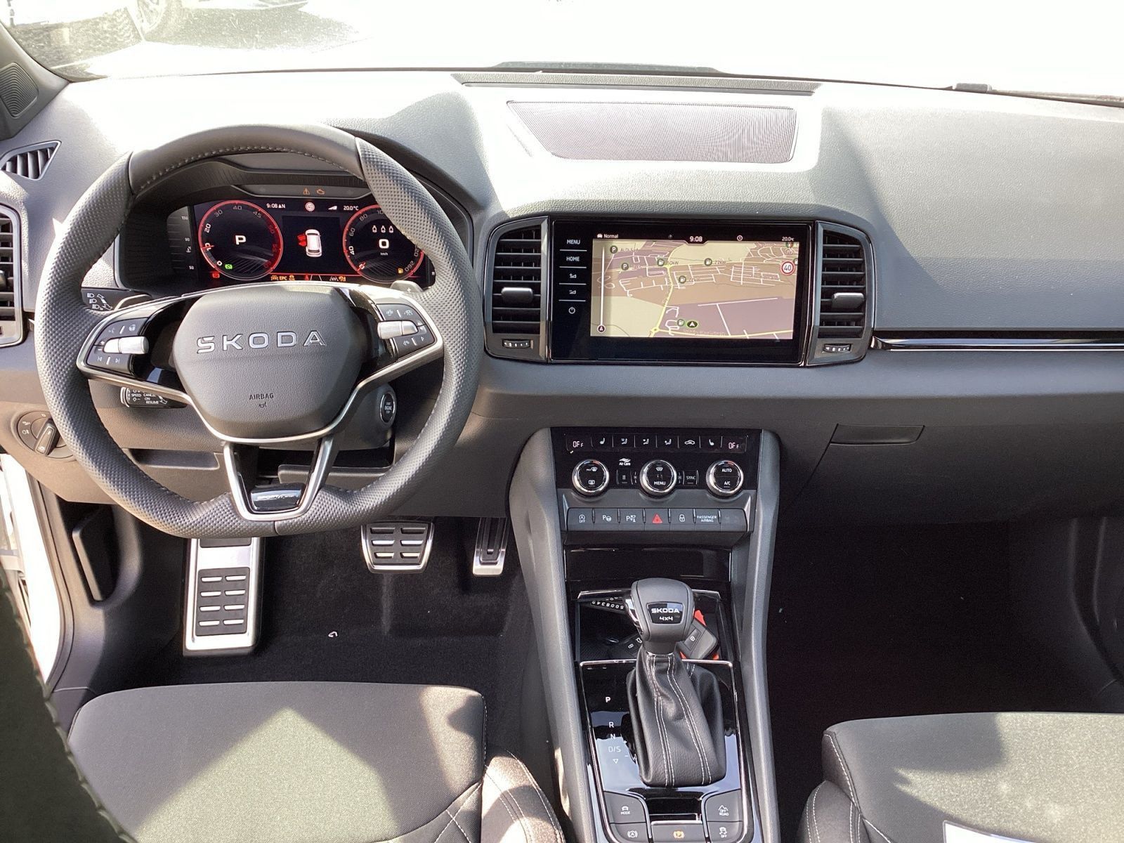 Skoda Karoq 2.0 TDI Sportline 4x4*NAVI*STANDHZG*AHK* imagem 2