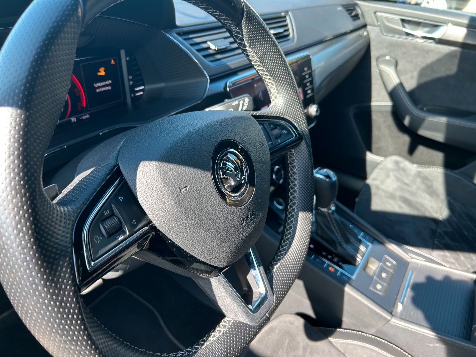 Skoda Superb Combi 2.0TDI Sportline Standheiz Matrix foto 19